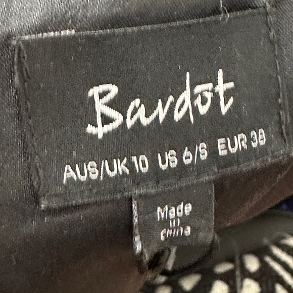 Bardot Short Sleeve Sequin Dress V-neckline Size 6 - Picture 10 of 10